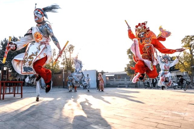 山海经主题灯会+铁花秀+精彩演出!泸州这个春节灯会太精彩了(图11) 640 (9).gif