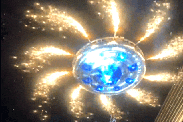 山海经主题灯会+铁花秀+精彩演出!泸州这个春节灯会太精彩了(图14) 640 (12).gif