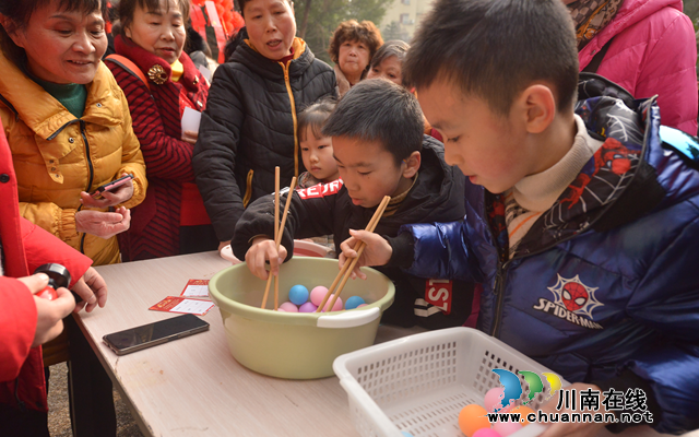 党建引领聚合力 住户调查迎新春(图1) 孩子们参加活动.png