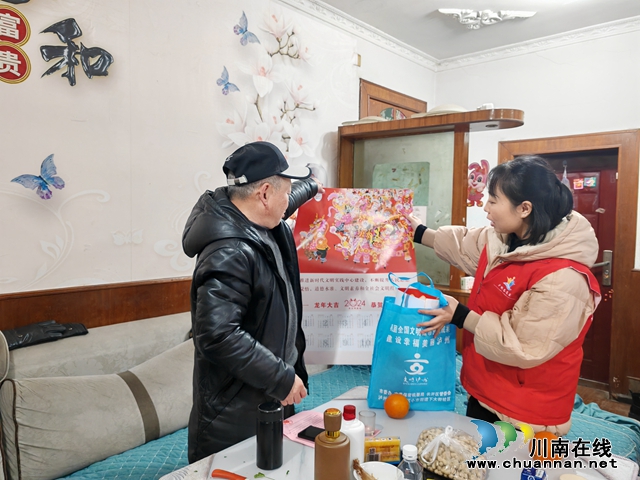 龙马潭区小市街道下大街社区: 新时代文明实践站Ι新年画礼包 春暖农民工(图2) 3.jpg