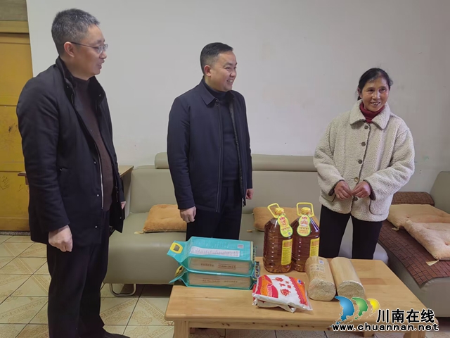 龙马潭区小市街道杜家街社区:新时代文明实践站|新春慰问送温暖 岁寒情深暖人心(图2) 1003328A36DDD05285D9E6511819CCEE.jpg