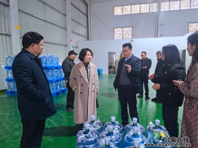 四川省政府参事、现省专精特新企业联盟理事长、省党史研究专家夏华祥一行莅临黄坭镇考察调研(图2) 微信图片_20240205095819.jpg