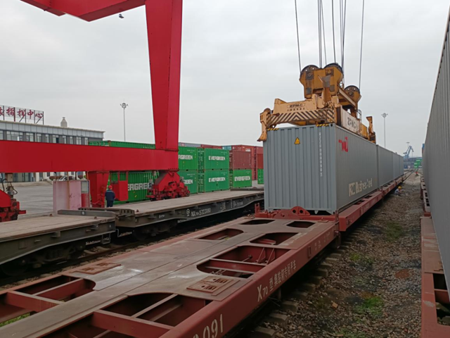 泸州中欧班列春节“不停歇”