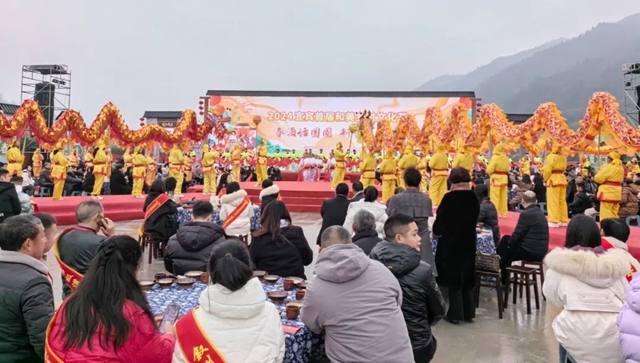 年度大场面!宜宾千人春酒宴热闹开席(图2) 2.jpg