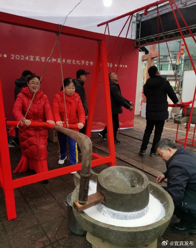 年度大场面!宜宾千人春酒宴热闹开席(图5) 5.jpg