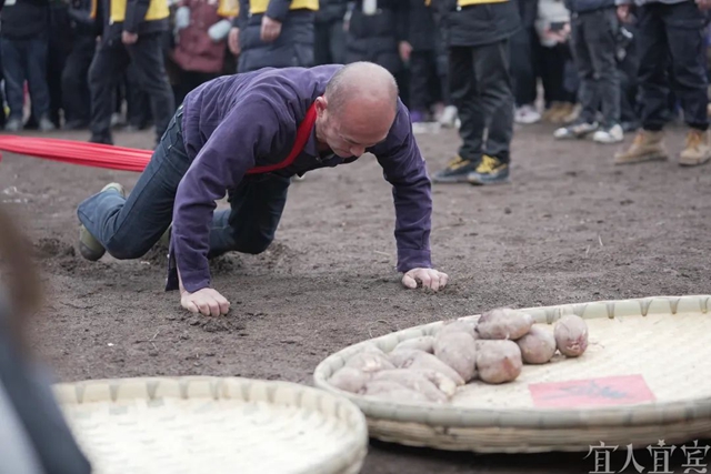 年度大场面!宜宾千人春酒宴热闹开席(图17) 17.jpg