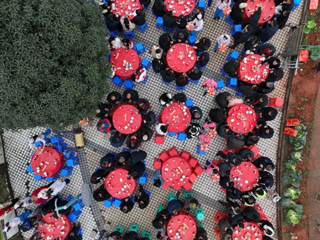 年度大场面!宜宾千人春酒宴热闹开席(图18) 18.jpg