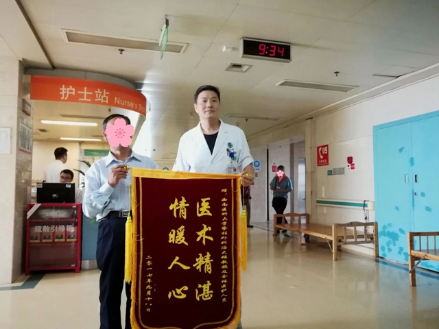 西南医大附院：做患者“脊梁”的守护神，每一次治疗都是“量身打造”