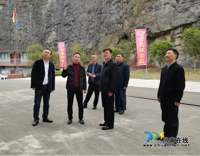 杨长缨率队调研古泉洞酒业(图1) 调研现场图片.png