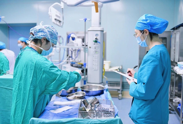 手术室里的绿衣战士:魅力值满分!不见“阳光”却充满阳光……(图4) 微信图片_20240226091119.jpg
