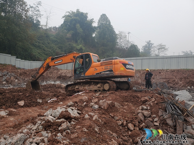 泸县：人勤春来早，市政项目复工忙（图片） (2).jpg