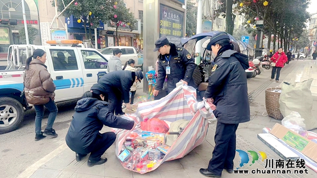 县综合行政执法局：迅速开展节后市容环境整治工作 (1).jpg