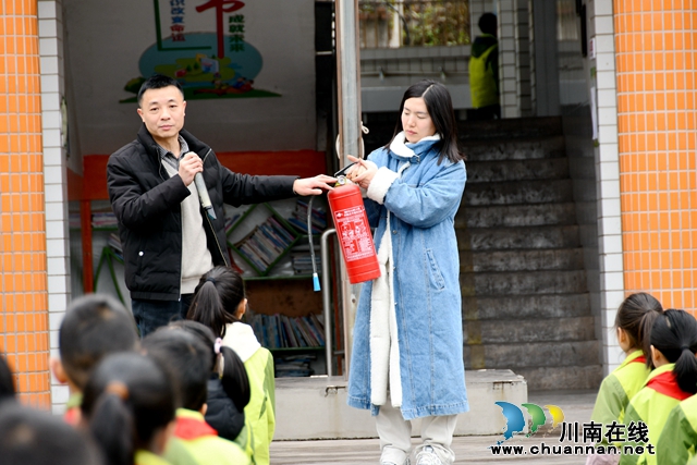 灭火器使用讲解 (1).jpg