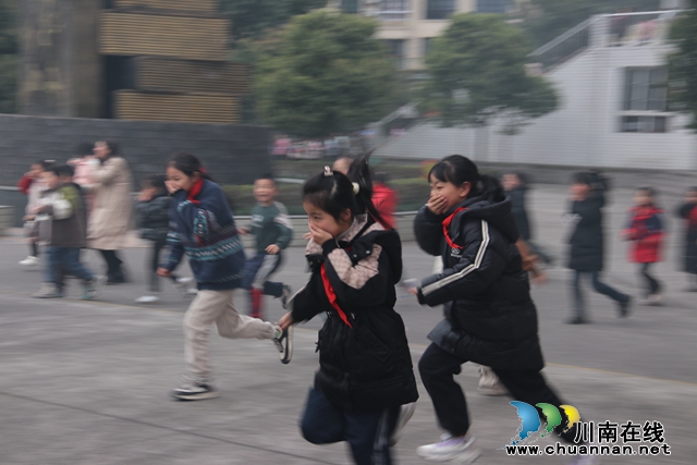逃生现场 (3).JPG