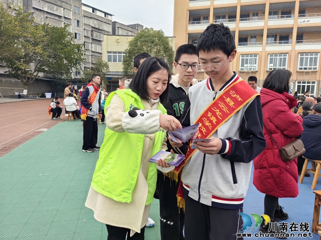 泸县云龙镇开展“开学第一课”禁毒宣传进校园活动(图2) 微信图片_20240304163902.jpg