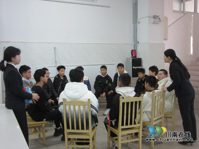 纳溪区检察院在护国中学开展2024年春期“开学第一课”活动(图1) 检察1.png