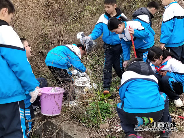 泸州市自强学校开展系列学雷锋活动(图1) 2822BE83CC613AA368D3F2B4ACD16FCE.png