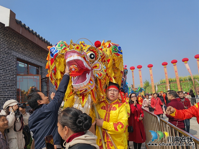 扯龙须1（曾佐然摄）.jpg