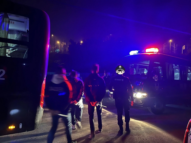 现场抓获40多人,特警大巴出动拉人……(图4) 微信图片_20240314112122.jpg