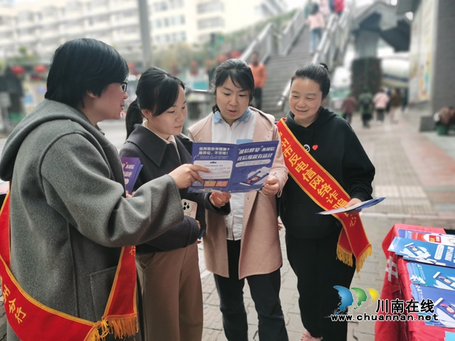 工商银行泸州分行积极开展3.15消费者权益保护活动(图4) 工行4.jpg