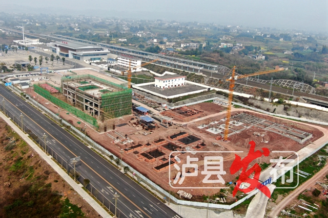 进度刷新,绵泸高铁泸县综合客运枢纽站站房主体已封顶(图2) 微信图片_20240315100905.jpg