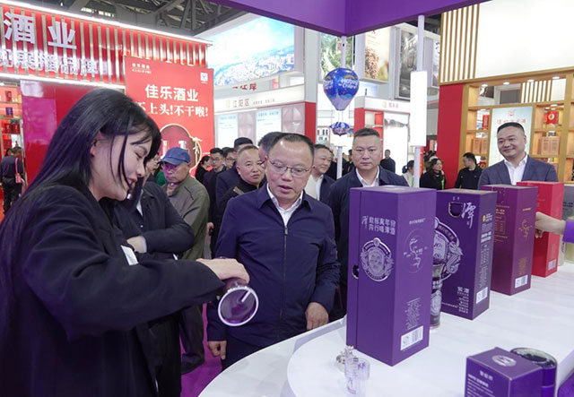 任晓波带队赴泸州白酒产业园区、四川化工职业技术学院考察学习