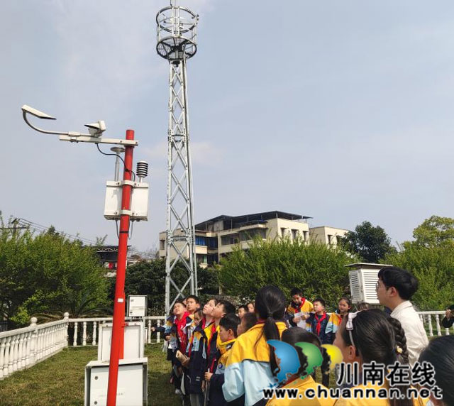 合江县气象局开展“3.23”世界气象日科普宣传活动(图1) 1.jpg