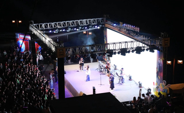 尽享春日美好!“易起开心”江畔音乐会唱响江阳夜空(图2) 2.jpg