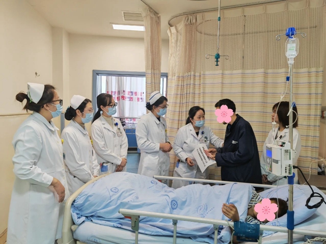 在这里，爱和希望比病情传播得更快