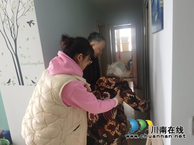 江阳区华阳街道瑞景社区上门服务暖人心