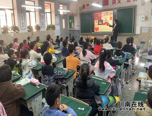 合江县:法治护航开学季,守护青少年健康成长(图1) 合江县:法治护航开学季,守护青少年健康成长2_副本.jpg