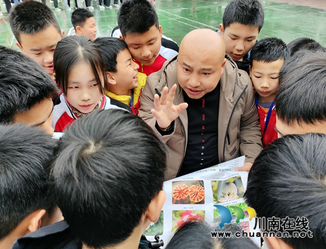 合江县:法治护航开学季,守护青少年健康成长(图2) 合江县:法治护航开学季,守护青少年健康成长4_副本.jpg