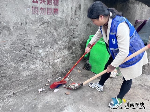 华阳街道：践行新风尚 共建文明城1.jpg