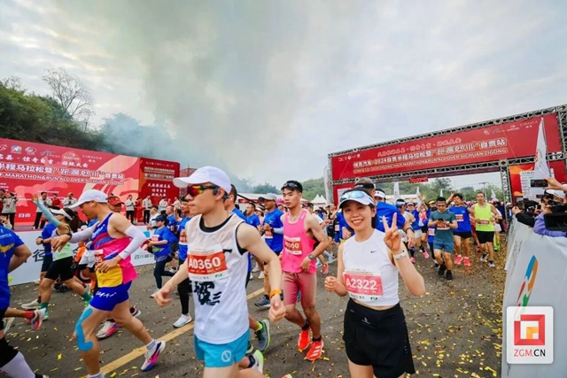 自贡环湖“半马”鸣枪开跑!(图3) 微信图片_20240401093835.jpg