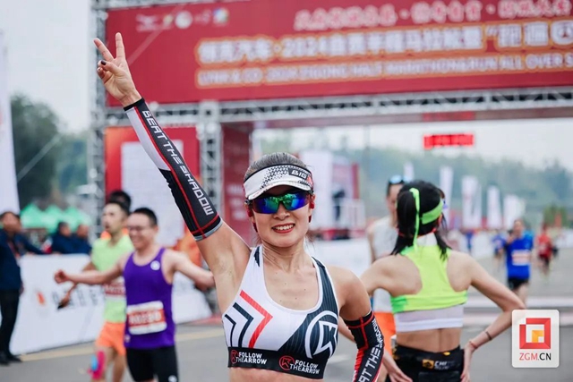 自贡环湖“半马”鸣枪开跑!(图12) 微信图片_20240401093920.jpg