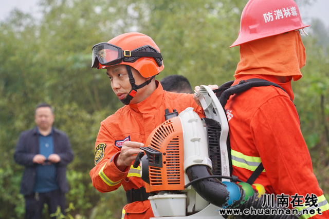 泸县百和镇联合永川仙龙镇开展森林防灭火应急演练(图4) ea3339ee3a74cbda2d9d6c291c38436.jpg