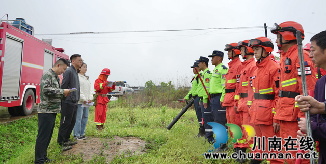 泸县百和镇联合永川仙龙镇开展森林防灭火应急演练(图2) a0c2338d96043dca1ea860b644b5109.jpg