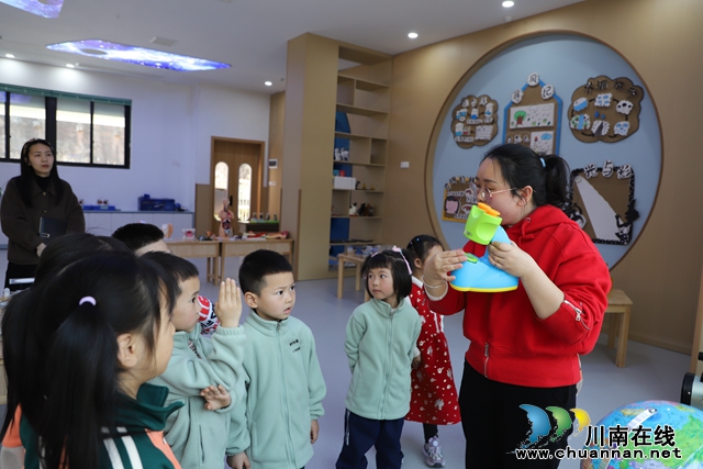 叙永县鱼凫公园幼儿园开展“探索科学，助力教学”科学领域教研活动 (1).JPG