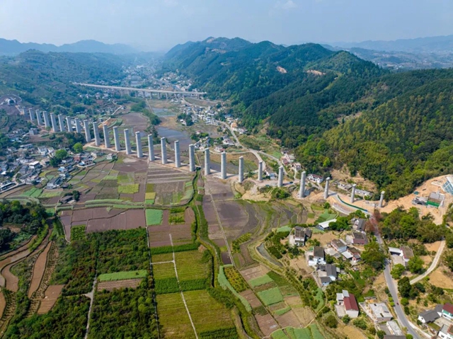 渝昆高铁马鞍山特大桥建成这样了!在宜宾这里→(图3) 3.jpg