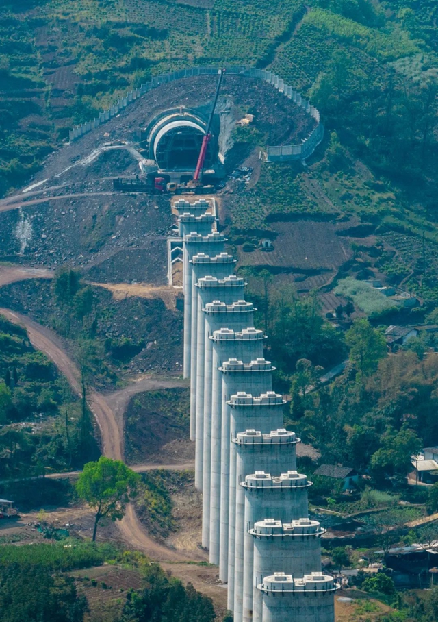 渝昆高铁马鞍山特大桥建成这样了!在宜宾这里→(图4) 4.jpg