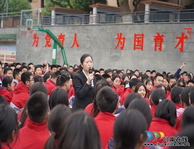 合江县司法局:禁毒宣传进校园 守护青春守护你(图2) 合江县司法局禁毒宣传进校园 守护青春守护你4_副本.jpg