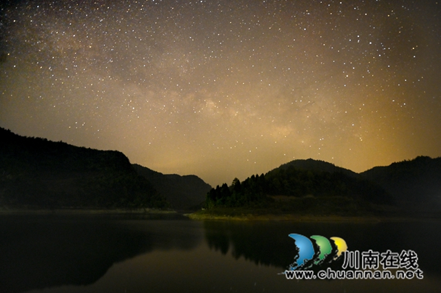 星汉灿烂 王晓鸿摄.jpg