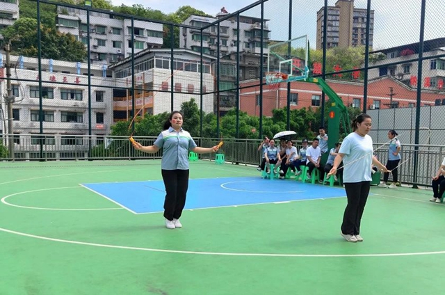 泸州公交这场“公·益运动,交·惠健康”趣味运动会,超燃、超有趣、超开心!(图3) 微信图片_20240419102837.jpg