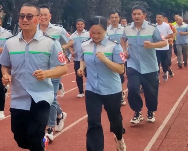 泸州公交这场“公·益运动,交·惠健康”趣味运动会,超燃、超有趣、超开心!(图10) 微信图片_20240419102911.jpg