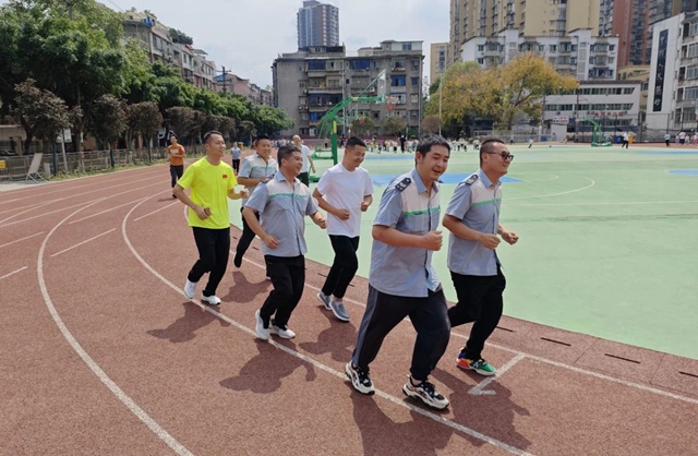 泸州公交这场“公·益运动,交·惠健康”趣味运动会,超燃、超有趣、超开心!(图11) 微信图片_20240419102916.jpg