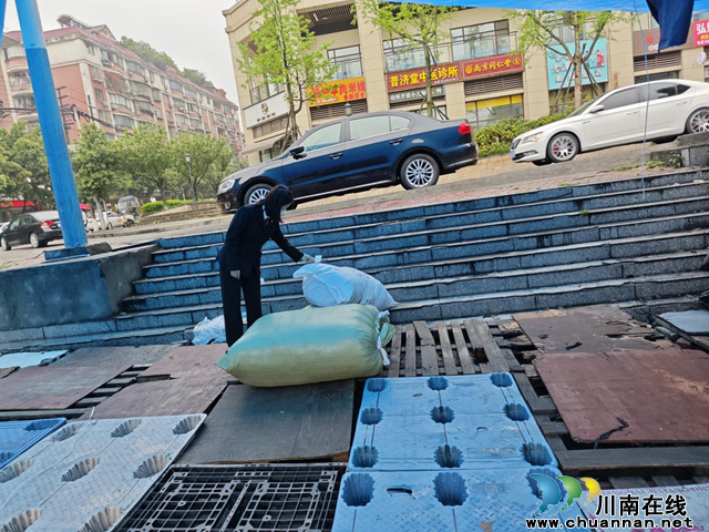 龙马潭区法院派驻政法干警深入社区开展寄递物流禁毒检查(图2) 图片2.png