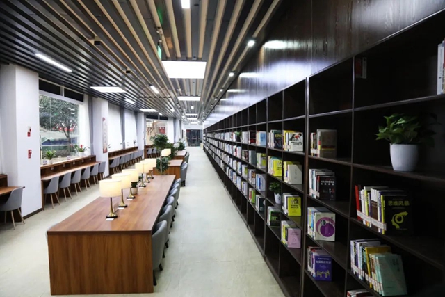 在泸州,让我们坐公交去读一本属于自己的书!(图5) 6.jpg