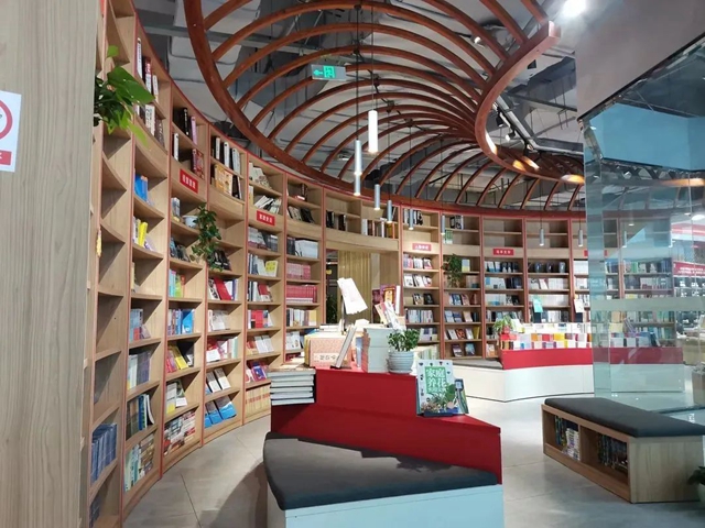 在泸州,让我们坐公交去读一本属于自己的书!(图9) 10.jpg