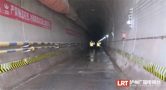 隆黄铁路隆叙段扩能改造工程唯一一座低瓦斯隧道——白云隧道顺利贯通(图4) 4.jpg