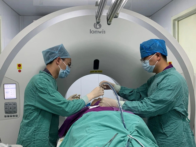 西南医大附院成功实施肺部肿瘤冷冻消融治疗